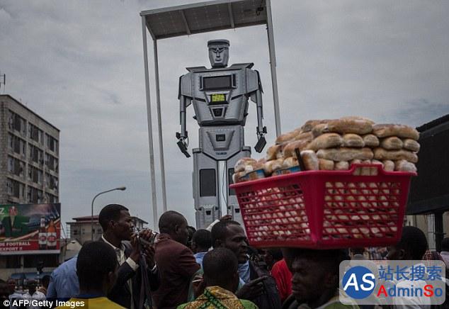 看刚果如何解决交通问题：启用机器人交警