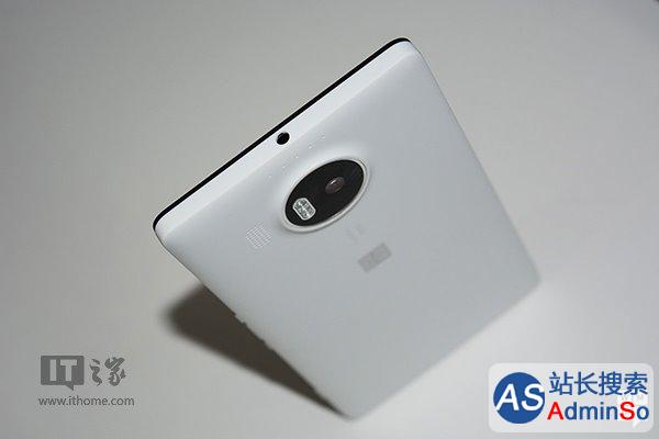 微软向Lumia950/XL推送固件更新：改进亮度自动显示