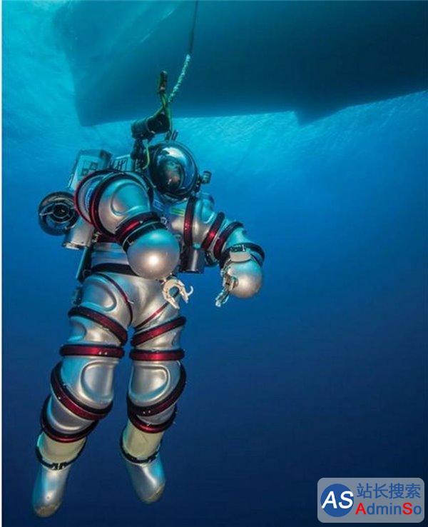 世界最强潜水服：搭载微型推进器，号称水下钢铁侠